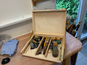 Innerview of pochade box revision: tilting mechanism for lid with runners inserted into the top, side runners below with content dividers.